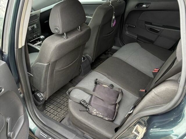 Зеленый Опель Астра, объемом двигателя 1.7 л и пробегом 353 тыс. км за 2500 $, фото 2 на Automoto.ua