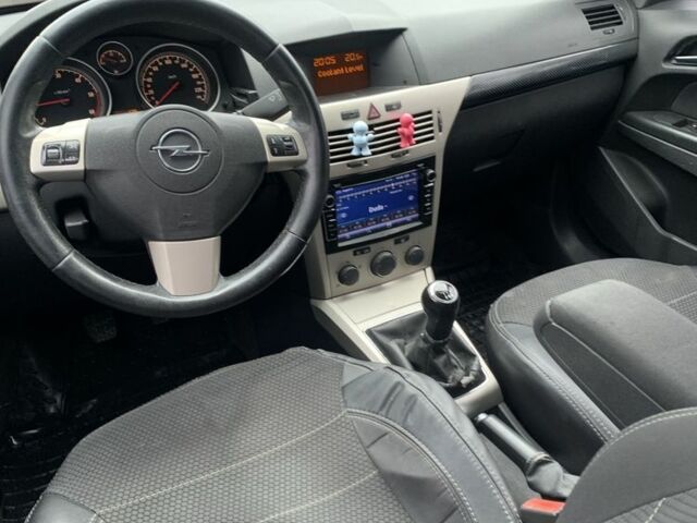 Зеленый Опель Астра, объемом двигателя 1.7 л и пробегом 300 тыс. км за 4500 $, фото 4 на Automoto.ua