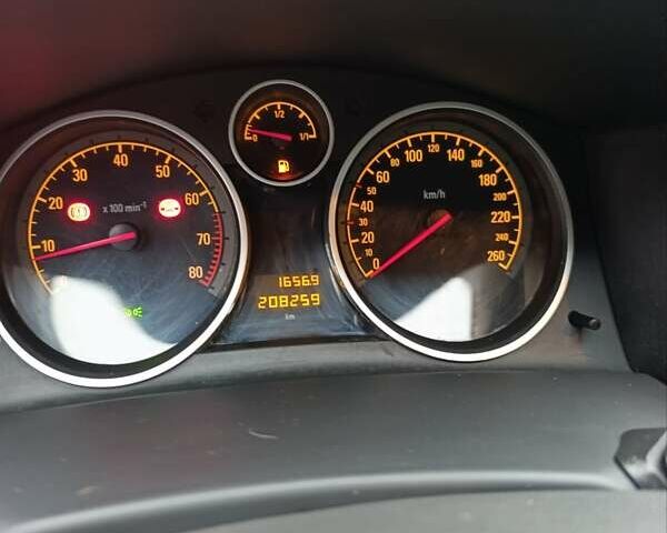 Зеленый Опель Астра, объемом двигателя 1.6 л и пробегом 208 тыс. км за 5900 $, фото 50 на Automoto.ua