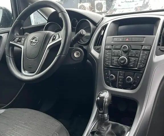 Опель Астра 2014 в Рахове на Automoto.ua Зеленый Опель Астра, объемом двигателя 0 л и пробегом 220 тыс. км за 7741 $, фото 5 на Automoto.ua