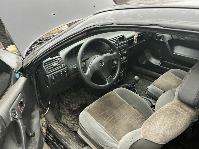 Черный Опель Калибра, объемом двигателя 2 л и пробегом 275 тыс. км за 2800 $, фото 5 на Automoto.ua