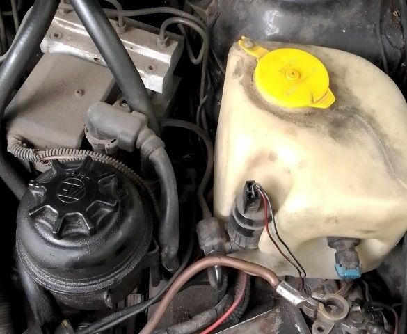 Чорний Опель Калібра, об'ємом двигуна 2 л та пробігом 520 тис. км за 2047 $, фото 5 на Automoto.ua