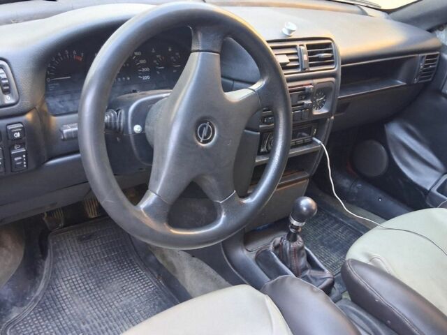 Червоний Опель Калібра, об'ємом двигуна 2 л та пробігом 200 тис. км за 1850 $, фото 5 на Automoto.ua