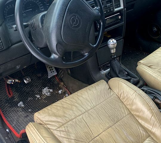 Синій Опель Калібра, об'ємом двигуна 1.6 л та пробігом 160 тис. км за 2000 $, фото 6 на Automoto.ua