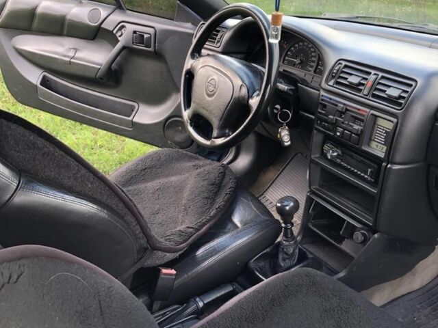 Синий Опель Калибра, объемом двигателя 2 л и пробегом 300 тыс. км за 3000 $, фото 3 на Automoto.ua