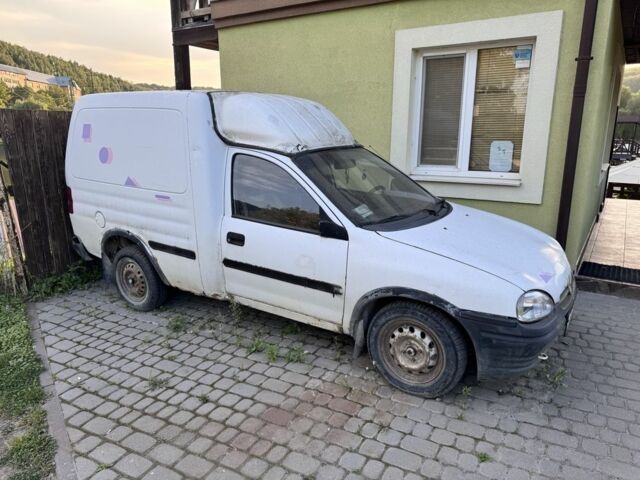 Белый Опель Кампо, объемом двигателя 1.6 л и пробегом 180 тыс. км за 800 $, фото 1 на Automoto.ua