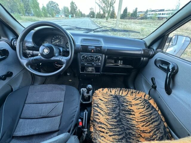 Белый Опель Кампо, объемом двигателя 1.4 л и пробегом 250 тыс. км за 1550 $, фото 4 на Automoto.ua