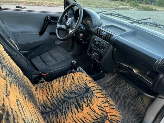 Белый Опель Кампо, объемом двигателя 1.4 л и пробегом 250 тыс. км за 1550 $, фото 5 на Automoto.ua