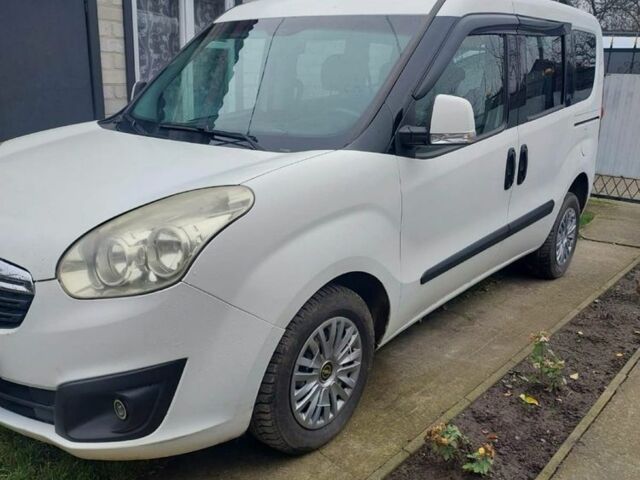 Білий Опель Кампо, об'ємом двигуна 1.6 л та пробігом 207 тис. км за 7600 $, фото 2 на Automoto.ua