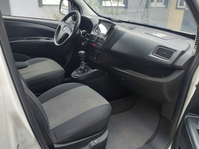 Білий Опель Кампо, об'ємом двигуна 1.6 л та пробігом 207 тис. км за 7600 $, фото 9 на Automoto.ua