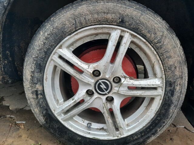 Белый Опель Кампо, объемом двигателя 3 л и пробегом 250 тыс. км за 2350 $, фото 3 на Automoto.ua