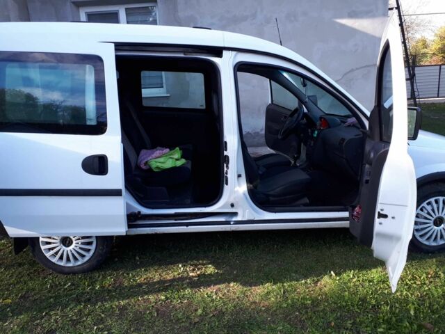 Белый Опель Кампо, объемом двигателя 1.3 л и пробегом 300 тыс. км за 3500 $, фото 2 на Automoto.ua