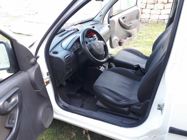 Белый Опель Кампо, объемом двигателя 1.3 л и пробегом 300 тыс. км за 3500 $, фото 4 на Automoto.ua