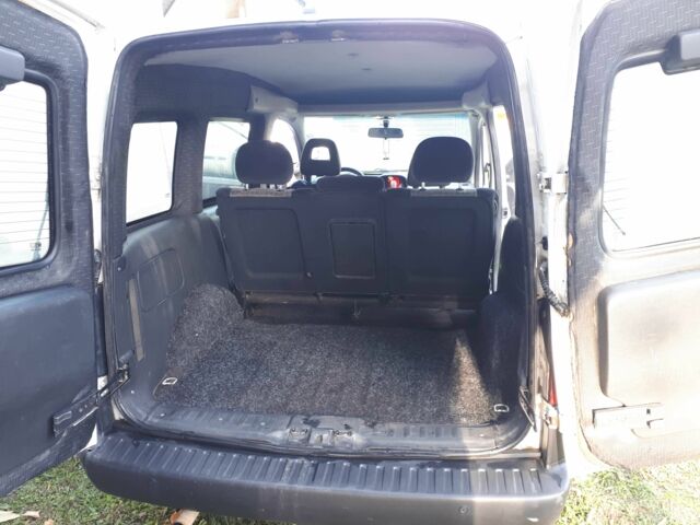 Белый Опель Кампо, объемом двигателя 1.3 л и пробегом 300 тыс. км за 3500 $, фото 6 на Automoto.ua