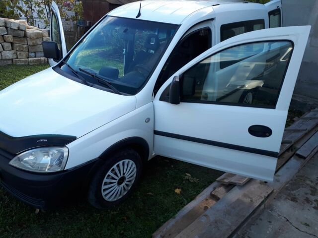 Белый Опель Кампо, объемом двигателя 1.3 л и пробегом 300 тыс. км за 3500 $, фото 1 на Automoto.ua