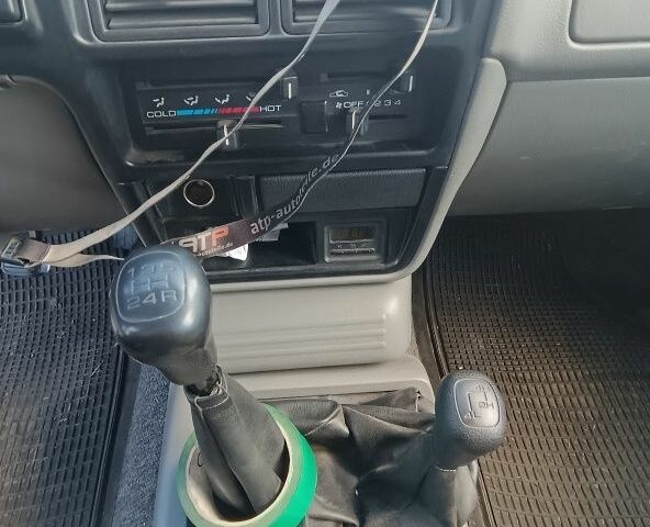 Белый Опель Кампо, объемом двигателя 3.1 л и пробегом 211 тыс. км за 3810 $, фото 9 на Automoto.ua