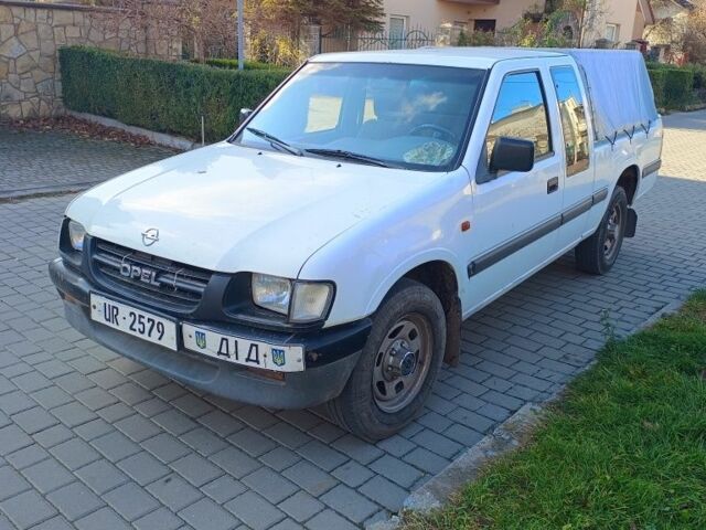 Белый Опель Кампо, объемом двигателя 3.1 л и пробегом 211 тыс. км за 3810 $, фото 1 на Automoto.ua