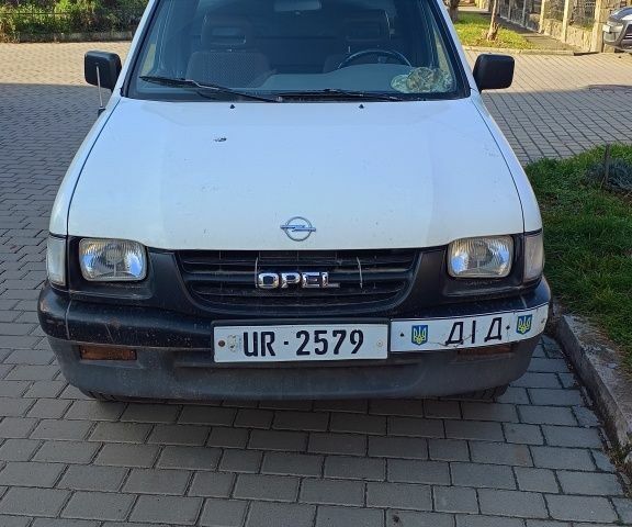 Белый Опель Кампо, объемом двигателя 3.1 л и пробегом 211 тыс. км за 3810 $, фото 3 на Automoto.ua