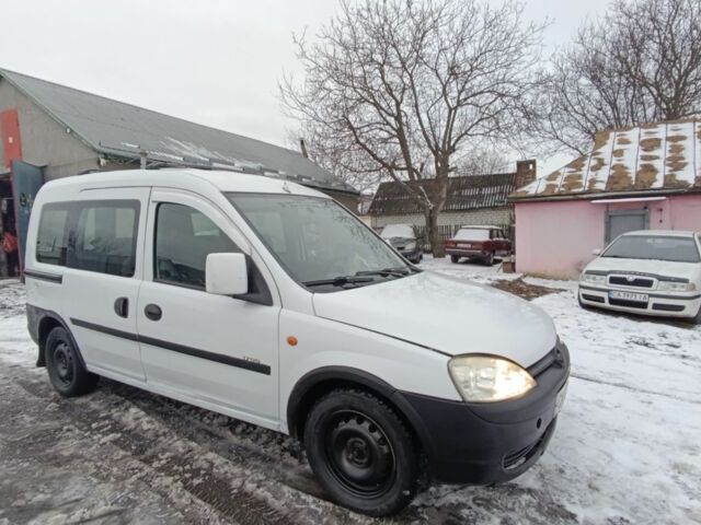 Белый Опель Кампо, объемом двигателя 1.7 л и пробегом 111 тыс. км за 1950 $, фото 2 на Automoto.ua