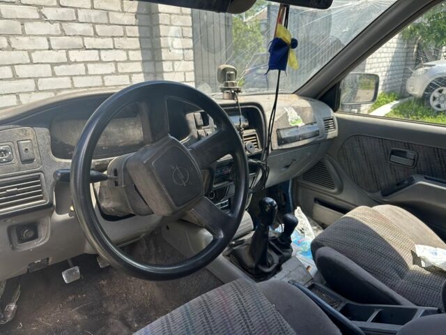 Черный Опель Кампо, объемом двигателя 3 л и пробегом 300 тыс. км за 85000 $, фото 5 на Automoto.ua