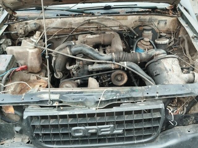 Черный Опель Кампо, объемом двигателя 2.7 л и пробегом 340 тыс. км за 949 $, фото 1 на Automoto.ua