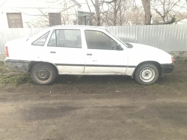 Білий Опель Каскада, об'ємом двигуна 1.7 л та пробігом 2 тис. км за 250 $, фото 2 на Automoto.ua