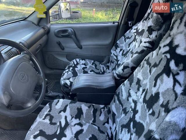 Белый Опель Комбо груз.-пасс., объемом двигателя 1.4 л и пробегом 274 тыс. км за 1300 $, фото 7 на Automoto.ua