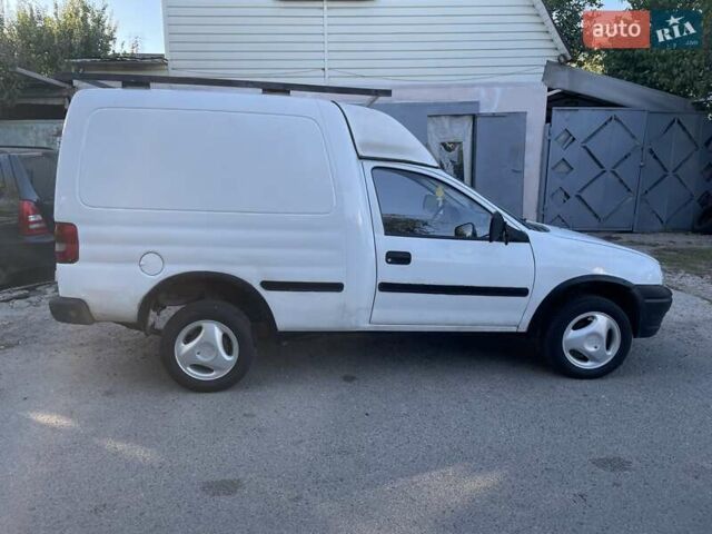 Белый Опель Комбо груз.-пасс., объемом двигателя 1.4 л и пробегом 274 тыс. км за 1300 $, фото 9 на Automoto.ua