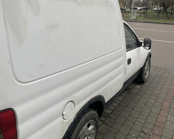 Белый Опель Комбо груз.-пасс., объемом двигателя 0 л и пробегом 250 тыс. км за 700 $, фото 2 на Automoto.ua