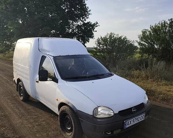 Білий Опель Комбо вант.-пас., об'ємом двигуна 1.39 л та пробігом 150 тис. км за 2000 $, фото 4 на Automoto.ua