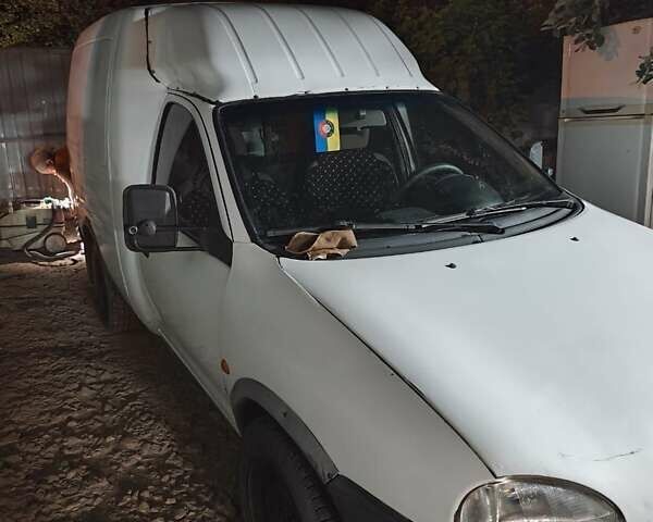 Білий Опель Комбо вант.-пас., об'ємом двигуна 1.39 л та пробігом 150 тис. км за 2000 $, фото 6 на Automoto.ua