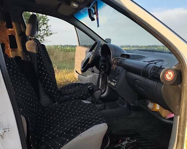 Білий Опель Комбо вант.-пас., об'ємом двигуна 1.39 л та пробігом 150 тис. км за 2000 $, фото 9 на Automoto.ua