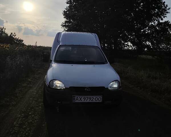 Білий Опель Комбо вант.-пас., об'ємом двигуна 1.39 л та пробігом 150 тис. км за 2000 $, фото 11 на Automoto.ua