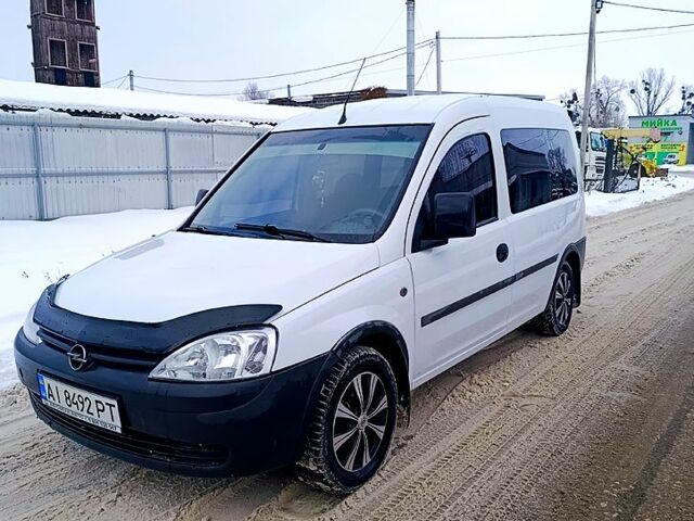 Белый Опель Комбо груз.-пасс., объемом двигателя 1.7 л и пробегом 310 тыс. км за 3450 $, фото 6 на Automoto.ua