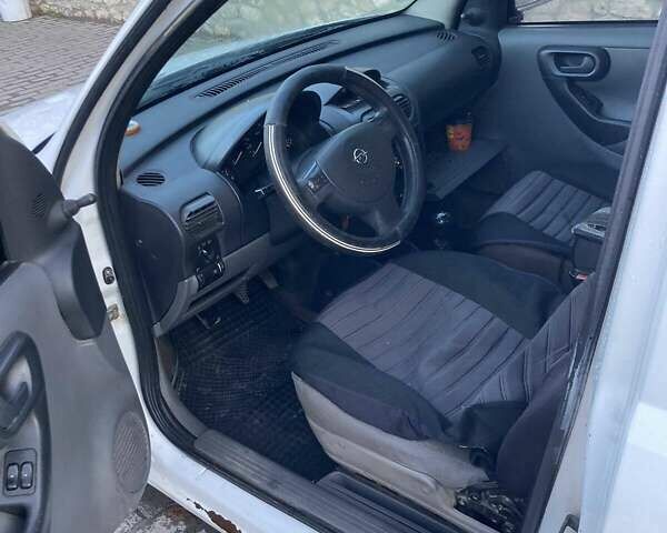 Белый Опель Комбо груз.-пасс., объемом двигателя 1.69 л и пробегом 294 тыс. км за 2300 $, фото 11 на Automoto.ua