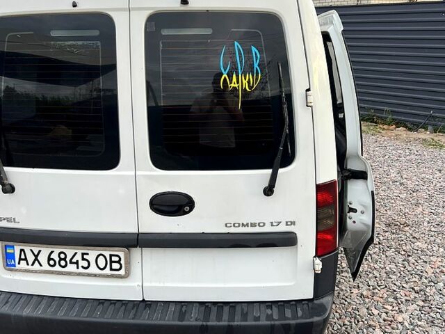 Белый Опель Комбо груз.-пасс., объемом двигателя 1.7 л и пробегом 350 тыс. км за 2499 $, фото 2 на Automoto.ua