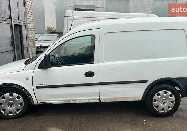 Білий Опель Комбо вант.-пас., об'ємом двигуна 1.7 л та пробігом 270 тис. км за 1700 $, фото 2 на Automoto.ua