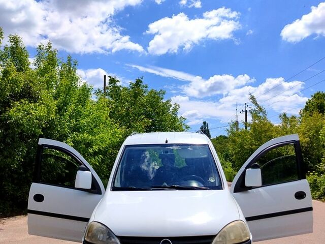 Білий Опель Комбо вант.-пас., об'ємом двигуна 1.7 л та пробігом 195 тис. км за 3800 $, фото 5 на Automoto.ua