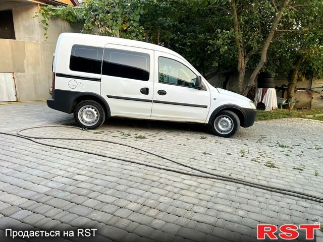 Белый Опель Комбо груз.-пасс., объемом двигателя 1.7 л и пробегом 350 тыс. км за 2499 $, фото 3 на Automoto.ua