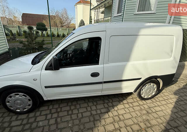 Белый Опель Комбо груз.-пасс., объемом двигателя 1.6 л и пробегом 219 тыс. км за 3999 $, фото 7 на Automoto.ua