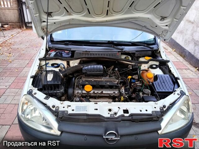 Белый Опель Комбо груз.-пасс., объемом двигателя 1.6 л и пробегом 290 тыс. км за 2400 $, фото 5 на Automoto.ua