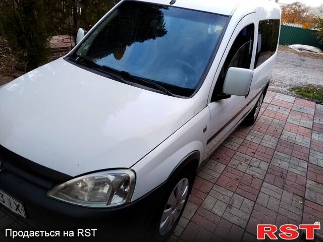 Белый Опель Комбо груз.-пасс., объемом двигателя 1.6 л и пробегом 290 тыс. км за 2400 $, фото 11 на Automoto.ua