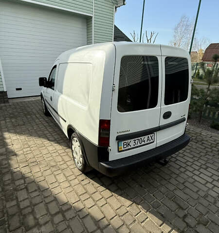 Белый Опель Комбо груз.-пасс., объемом двигателя 1.6 л и пробегом 219 тыс. км за 3999 $, фото 4 на Automoto.ua