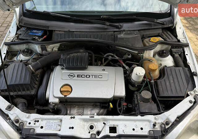 Белый Опель Комбо груз.-пасс., объемом двигателя 1.6 л и пробегом 219 тыс. км за 3999 $, фото 16 на Automoto.ua