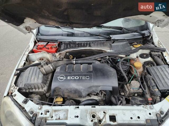 Білий Опель Комбо вант.-пас., об'ємом двигуна 1.3 л та пробігом 303 тис. км за 1850 $, фото 2 на Automoto.ua