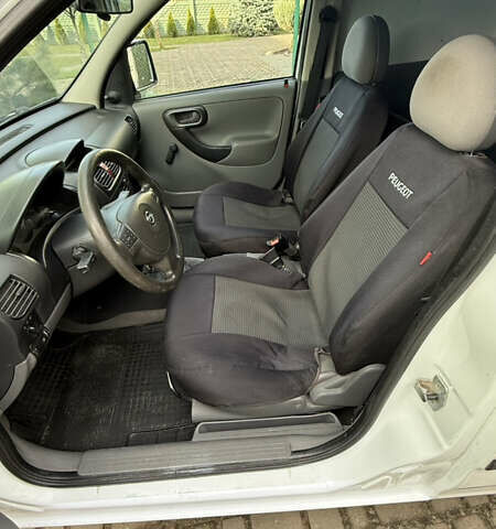 Белый Опель Комбо груз.-пасс., объемом двигателя 1.6 л и пробегом 219 тыс. км за 3999 $, фото 8 на Automoto.ua