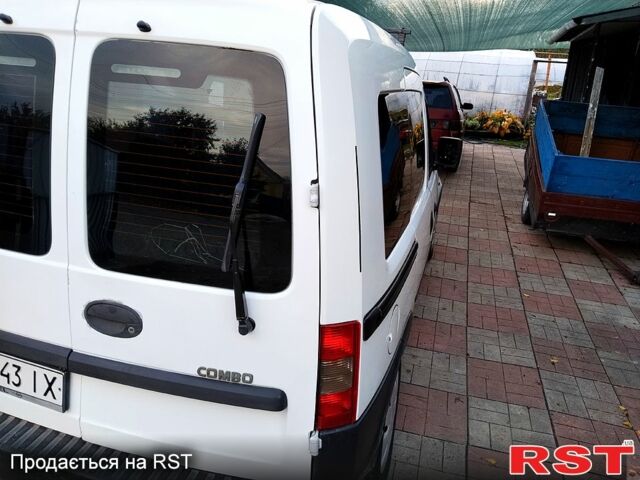 Белый Опель Комбо груз.-пасс., объемом двигателя 1.6 л и пробегом 290 тыс. км за 2400 $, фото 8 на Automoto.ua