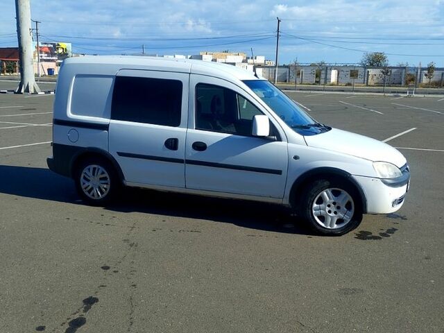 Білий Опель Комбо вант.-пас., об'ємом двигуна 1.7 л та пробігом 250 тис. км за 3000 $, фото 1 на Automoto.ua