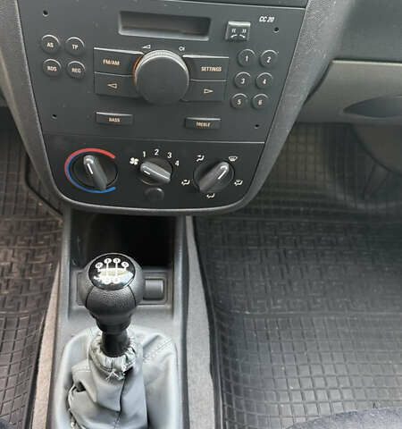 Белый Опель Комбо груз.-пасс., объемом двигателя 1.6 л и пробегом 219 тыс. км за 3500 $, фото 13 на Automoto.ua