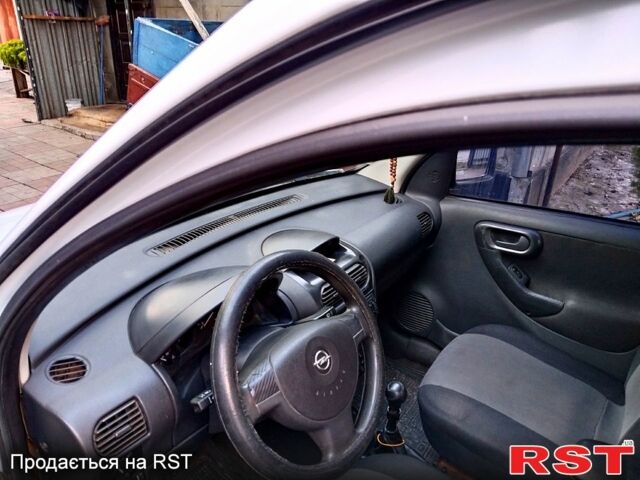 Белый Опель Комбо груз.-пасс., объемом двигателя 1.6 л и пробегом 290 тыс. км за 2400 $, фото 12 на Automoto.ua